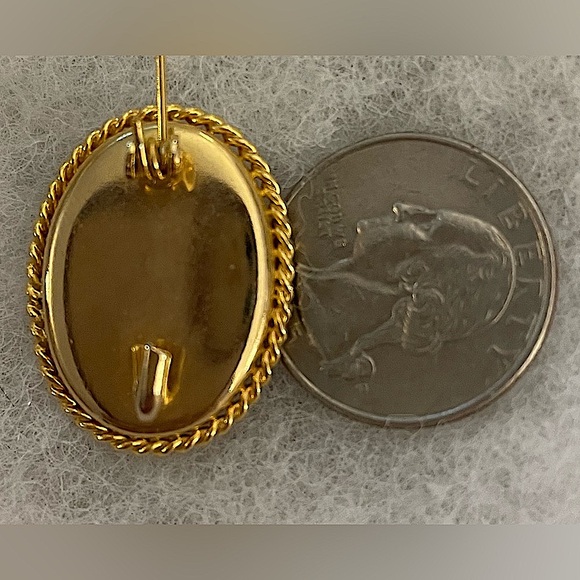 Cameo Brooch - Picture 3 of 4